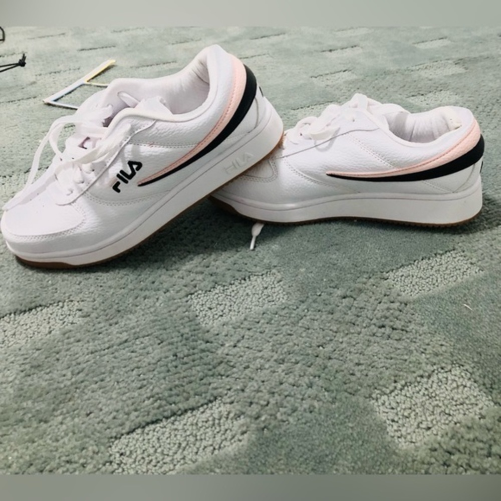 FILS Women Athletic Shoes 👟 Size US 7 EUR 38 UK 4.5 White